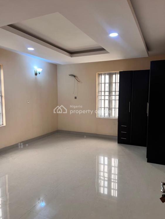 3-bedroom Apartments in a Self Compound, Lekki Phase 1, Lekki, Lagos, Flat / Apartment for Rent