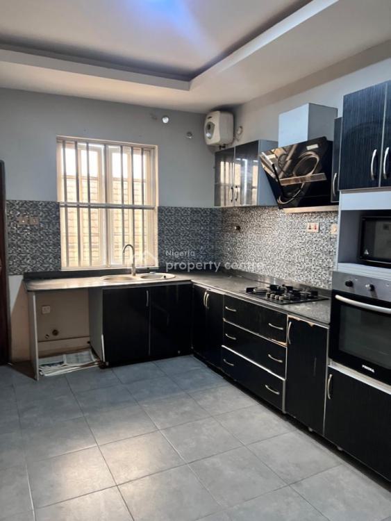 3-bedroom Apartments in a Self Compound, Lekki Phase 1, Lekki, Lagos, Flat / Apartment for Rent