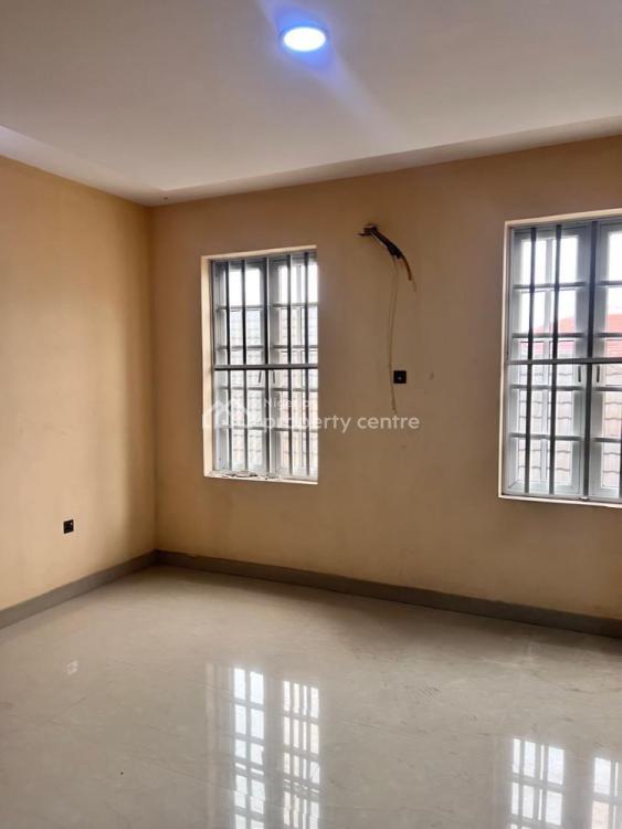 3-bedroom Apartments in a Self Compound, Lekki Phase 1, Lekki, Lagos, Flat / Apartment for Rent