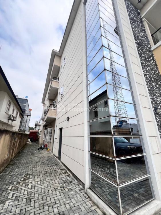 3-bedroom Apartments in a Self Compound, Lekki Phase 1, Lekki, Lagos, Flat / Apartment for Rent