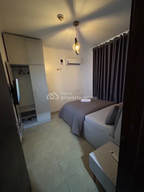 Lovely 3 Bedrooms with Swimming Pool, Gym and Recliner, Olaletan Street, Oniru, Victoria Island (vi), Lagos, Flat / Apartment Short Let