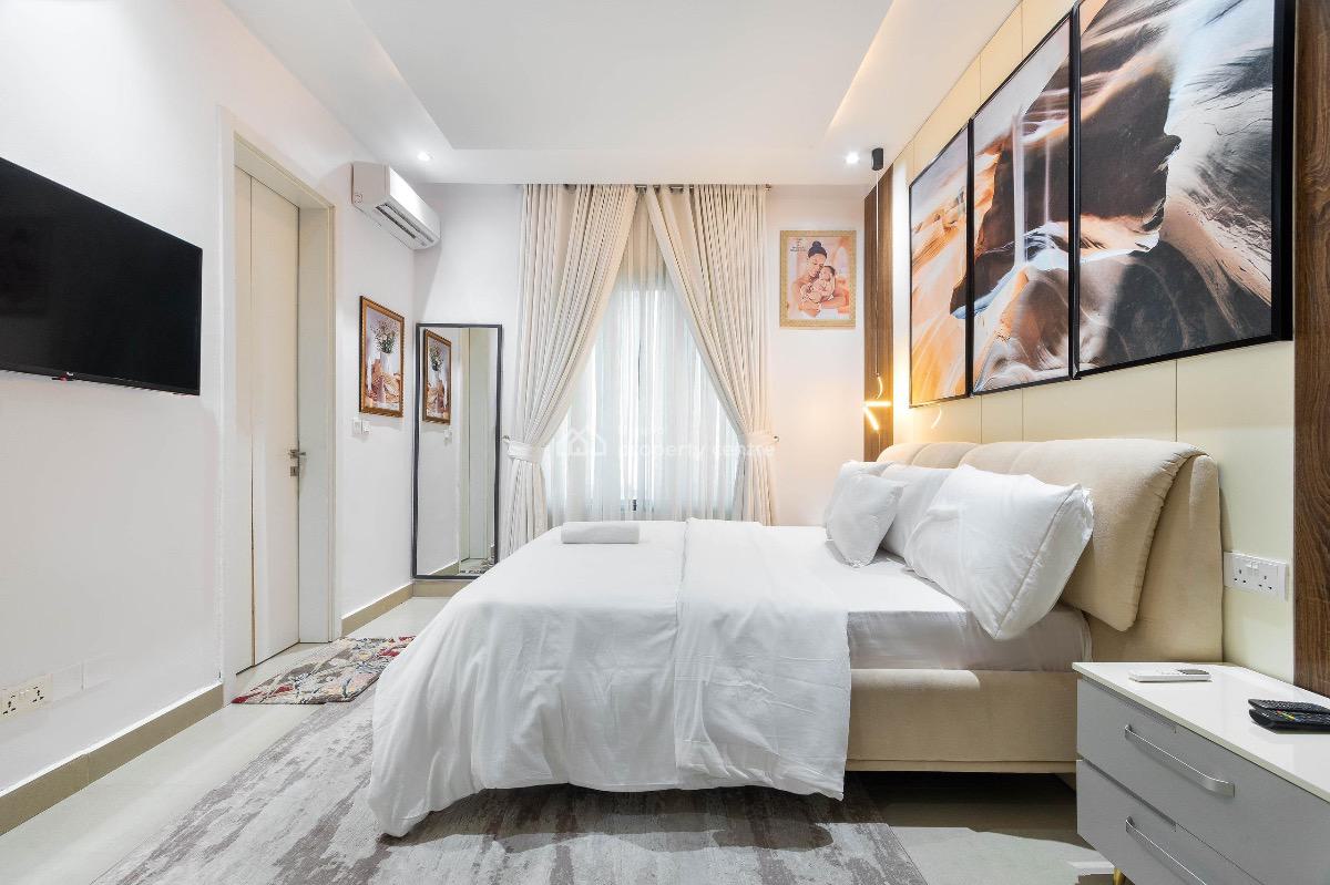 Luxurious Waterfront 1 Bedroom Apartment with Ps5,pool, Cinema and Gym, Admiralty Road, Lekki Phase 1, Lekki, Lagos, Mini Flat (room and Parlour) Short Let