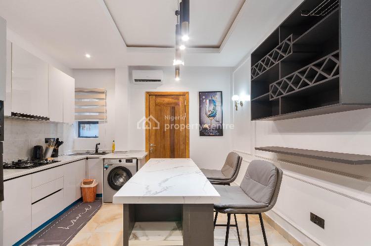 Luxury 2 Bedrooms Apartment, Freedom Way, Lekki Phase 1, Lekki, Lagos, Flat / Apartment Short Let