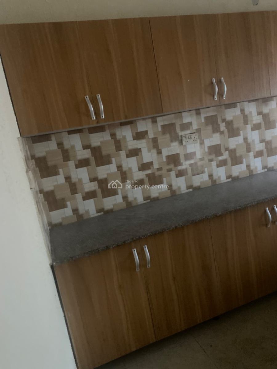 Luxuriously Nice Spacious Nice Shared Apartments, No. 14b, Sikiru Street, Sangotedo, Ajah, Lagos, Self Contain (single Rooms) for Rent