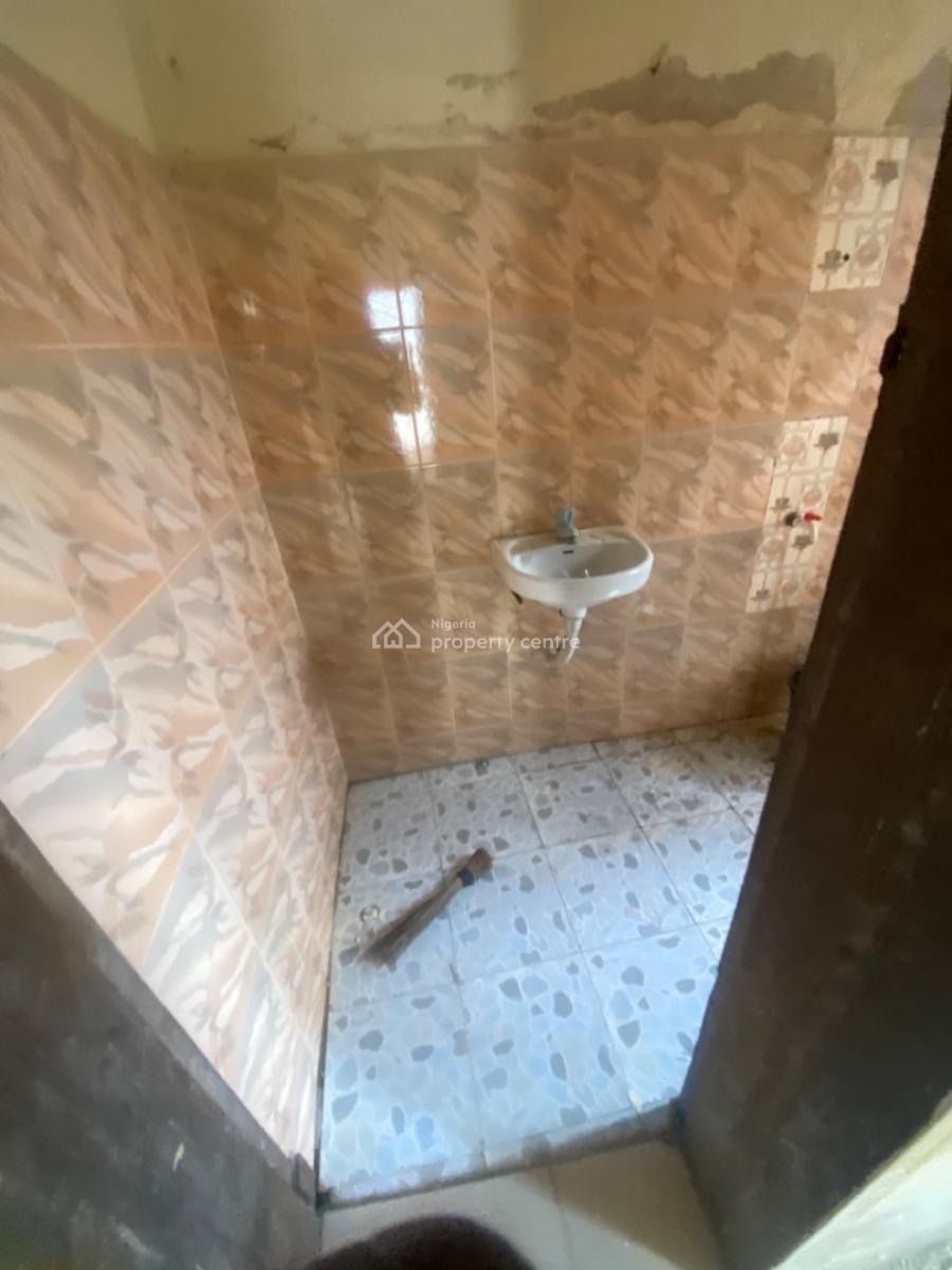 Luxuriously Nice Spacious Nice Self Contain  Apartments, No. 14b, Sikiru Street, Bogije, Ibeju Lekki, Lagos, Self Contain (single Rooms) for Rent