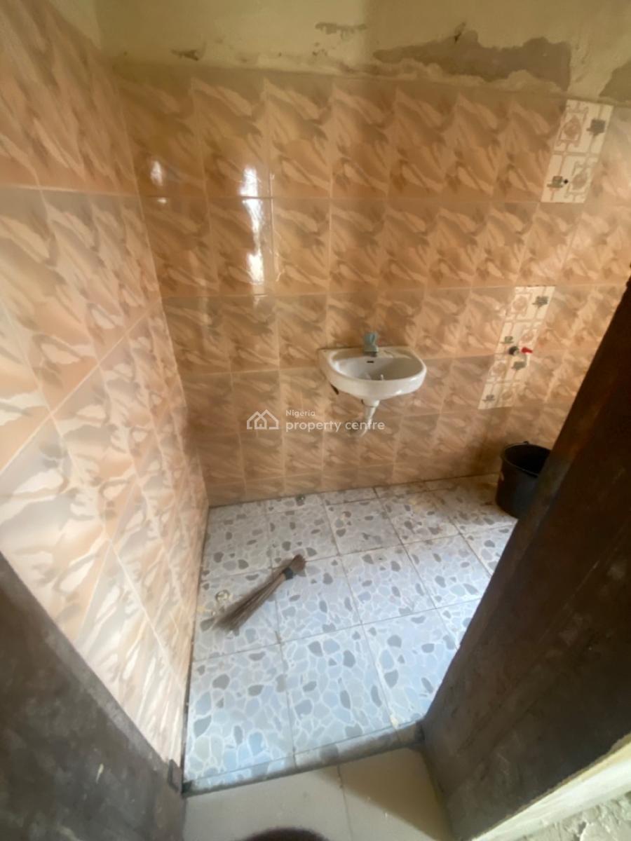 Luxuriously Nice Spacious Nice Self Contain  Apartments, No. 14b, Sikiru Street, Bogije, Ibeju Lekki, Lagos, Self Contain (single Rooms) for Rent