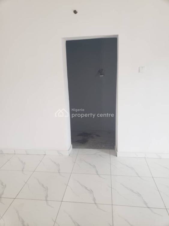 Decent 3 Bedroom Flat, Santos Layout, Akowonjo, Alimosho, Lagos, Flat / Apartment for Rent