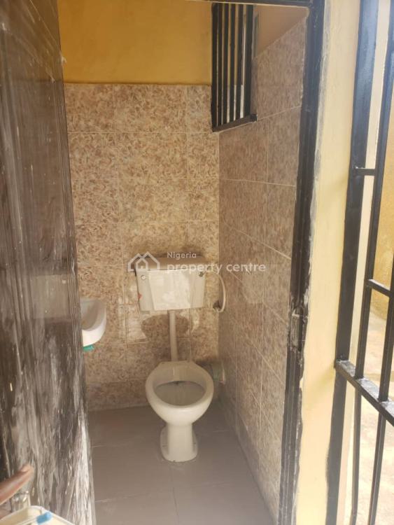 Decent 3 Bedroom Flat, Santos Layout, Akowonjo, Alimosho, Lagos, Flat / Apartment for Rent