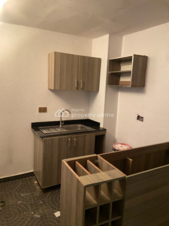 1 Bedroom, Lekki Phase 1, Lekki, Lagos, Mini Flat (room and Parlour) for Rent