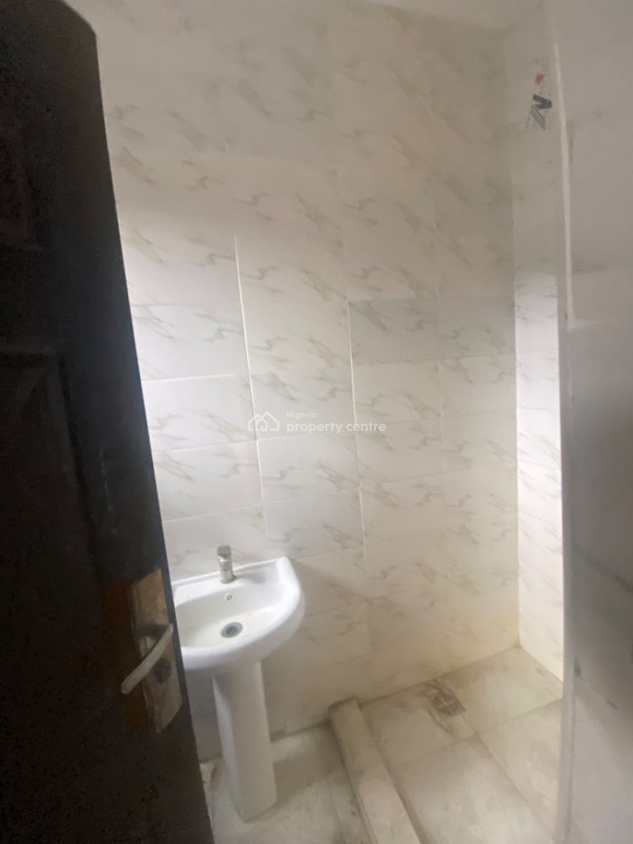 Luxuriously Spacious 2bedroom Flat with Excellent Finishing, No. 14, D Jaro Street, Jaro Court, Sangotedo, Ajah, Lagos, House for Rent