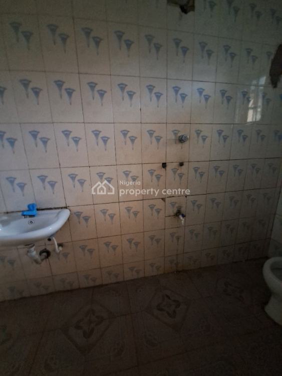 Spacious 3 Bedrooms Flat, Upstairs, Golf Road, Lakowe, Ibeju Lekki, Lagos, Flat / Apartment for Rent