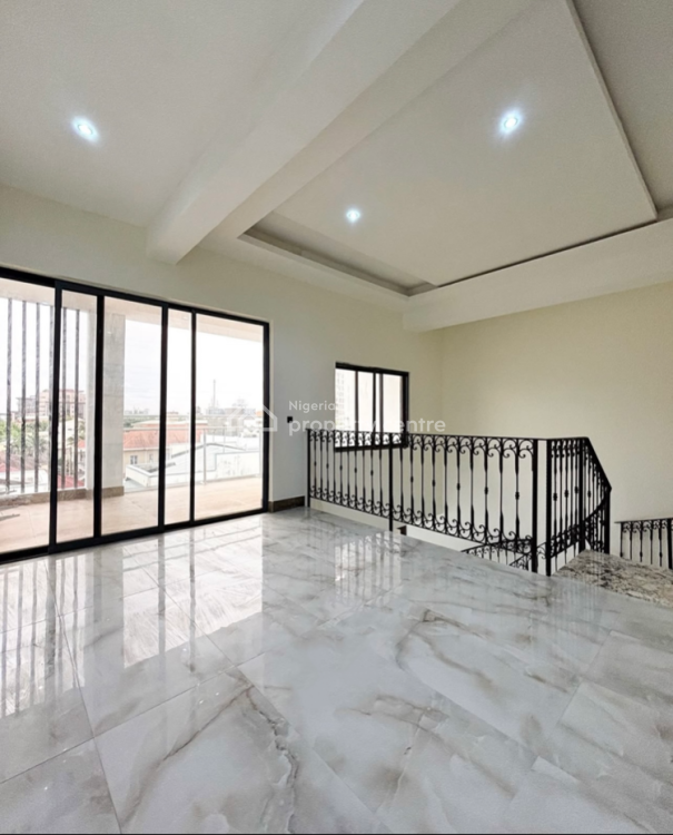 For Sale Magnificently Built 5 Bedroom Old Ikoyi, Ikoyi