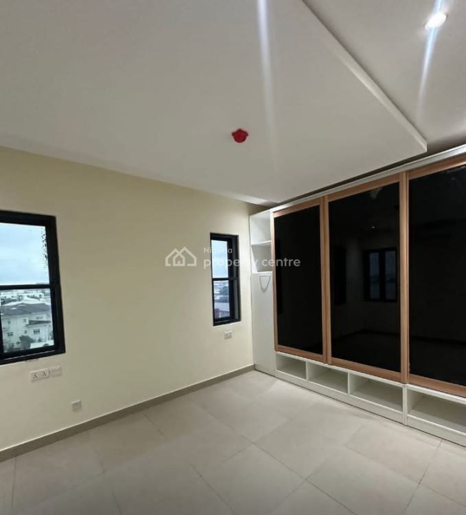 Waterfront 2 Bedroom Apartment, Lekki Phase 1, Lekki, Lagos, Flat / Apartment for Sale