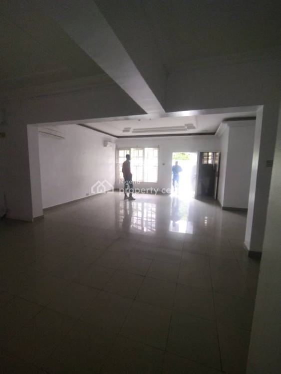 For Rent Spacious 3 Bedroom Apartment, Ikoyi, Lagos 3 Beds, 3 Baths