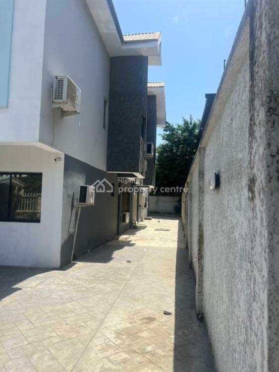 For Sale 10 Bedroom House With Boys Quarter, Victoria Island (VI