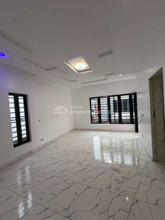 For Rent 2 Bedroom Flat, Carlton Gate Estate, Lekki, Lagos 2 Beds, 2