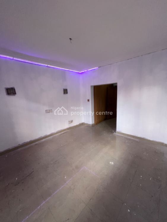For Rent 2 Bedroom Flat, Carlton Gate Estate, Lekki, Lagos 2 Beds, 2