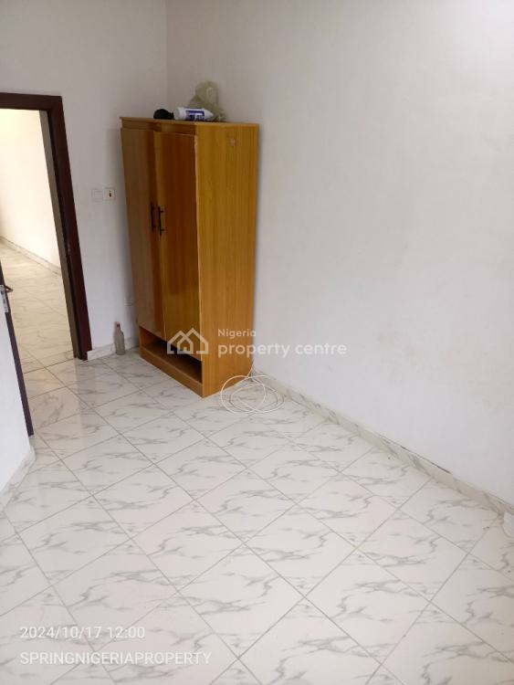 For Rent 2 Bedroom Flat With Only 2 Tenant In Compound, Redeem