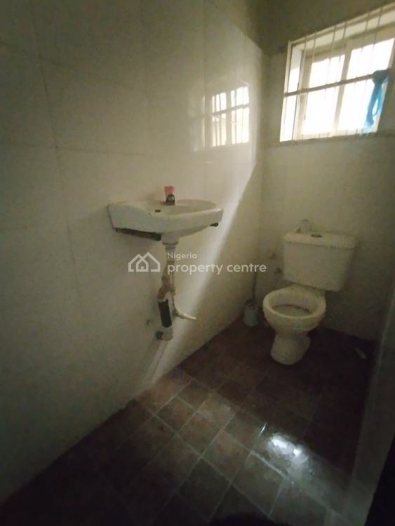 For Rent Well Maintained 2 Bedroom Apartment, Off Admiralty Way, Lekki