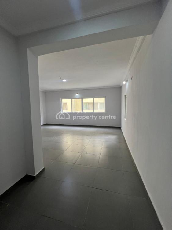 Massive Serviced 3 Bedroom Apartment with Bq, Lekki Phase 1, Lekki, Lagos, Flat / Apartment for Rent