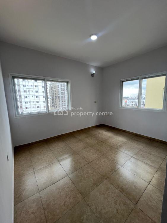 Massive Serviced 3 Bedroom Apartment with Bq, Lekki Phase 1, Lekki, Lagos, Flat / Apartment for Rent