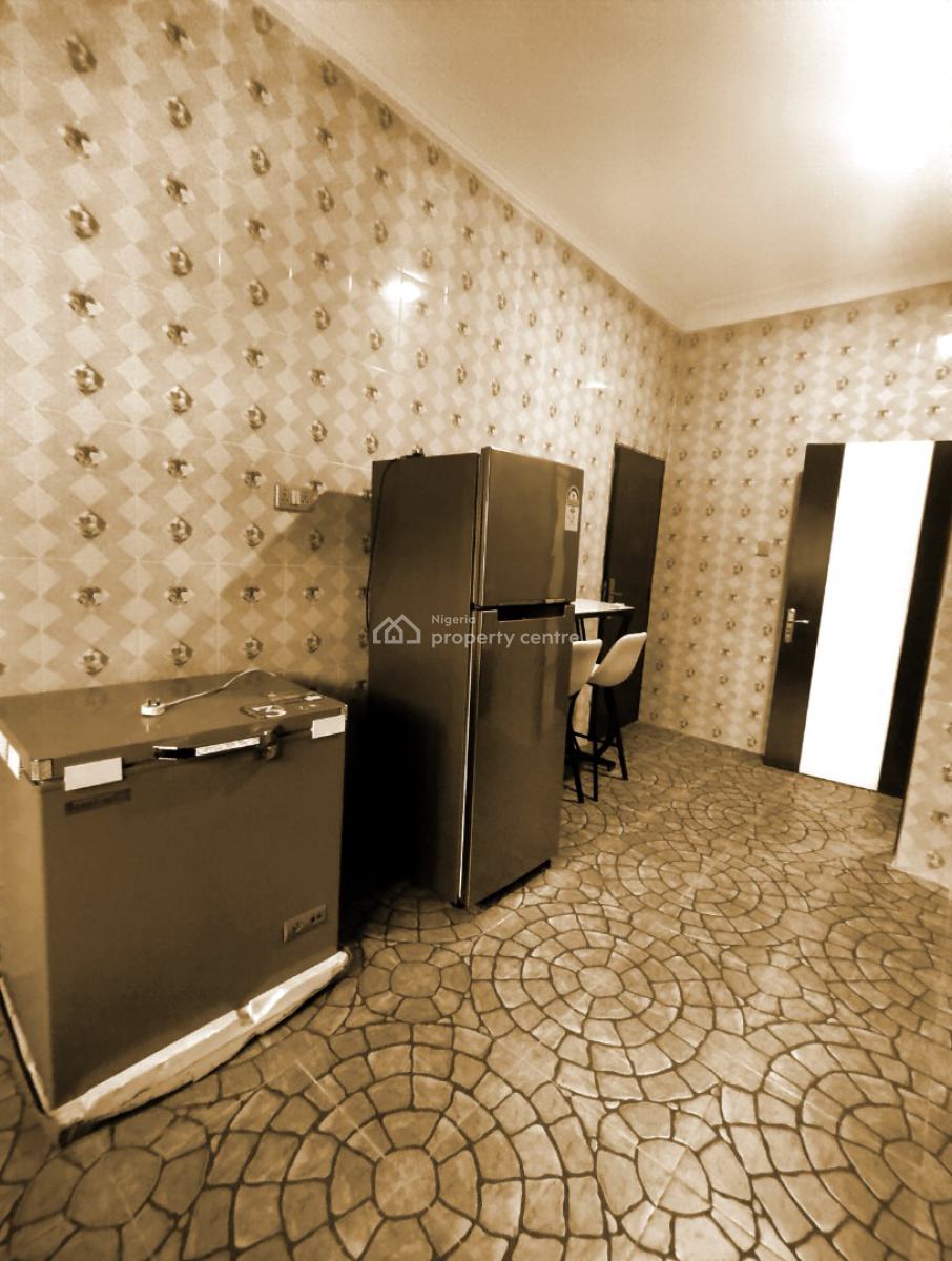 Classic 2br with Balcony and Treadmill, Off Oduduwa Crescent, Ikeja Gra, Ikeja, Lagos, Flat / Apartment Short Let