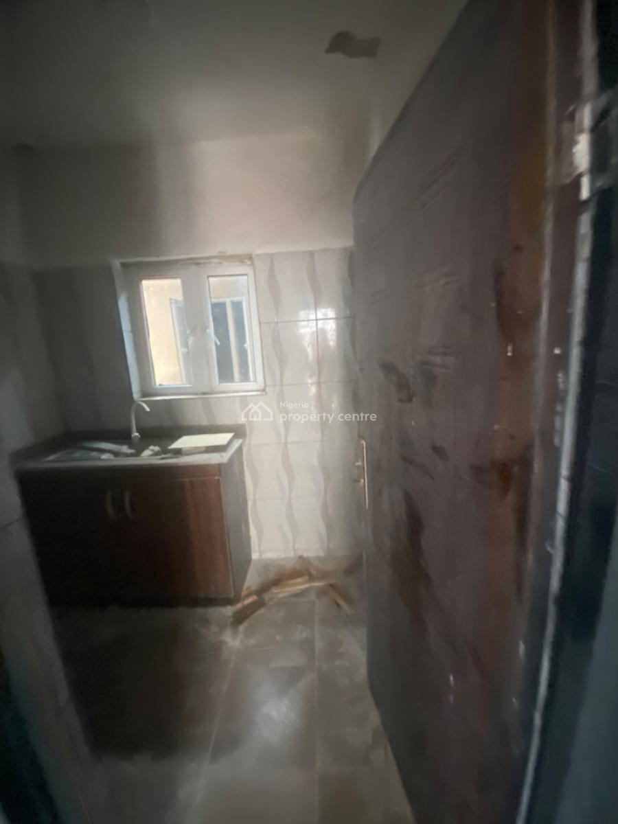 Luxuriously Spacious Self Contain, 18b Raimat Close, Awoyaya, Ibeju Lekki, Lagos, Self Contain (single Rooms) for Rent