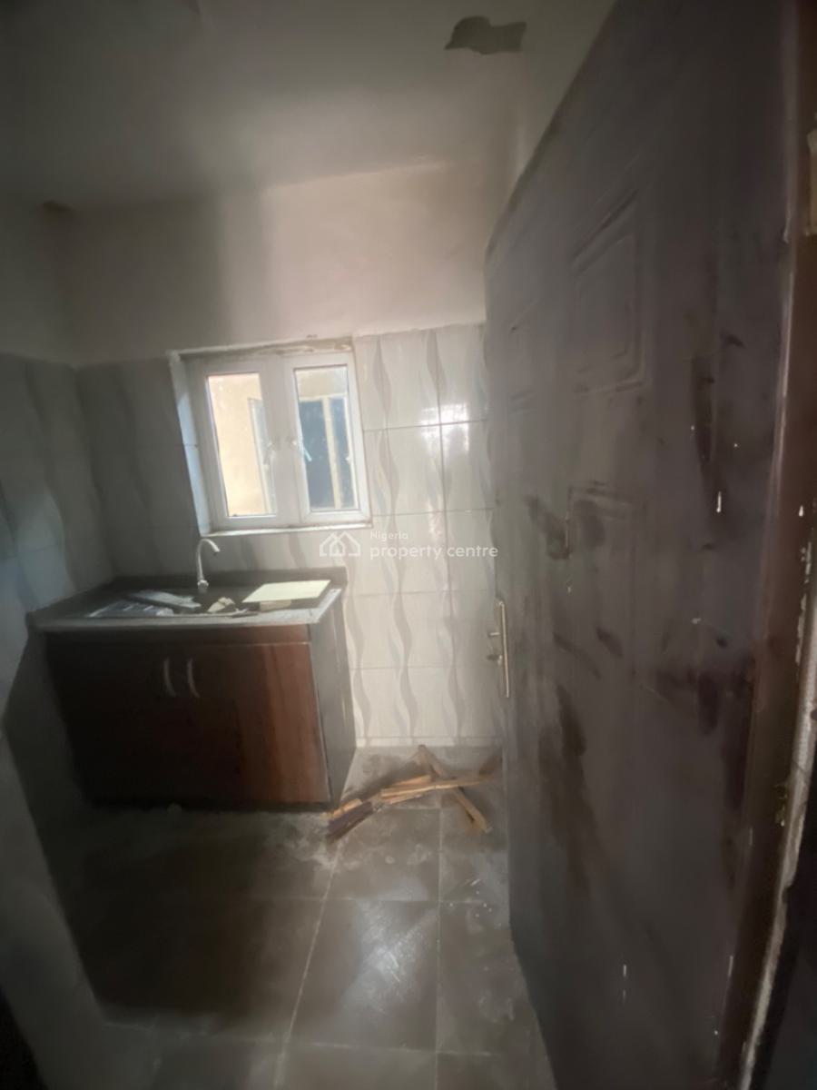 Luxuriously Spacious Self Contain, 18b Raimat Close, Awoyaya, Ibeju Lekki, Lagos, Self Contain (single Rooms) for Rent