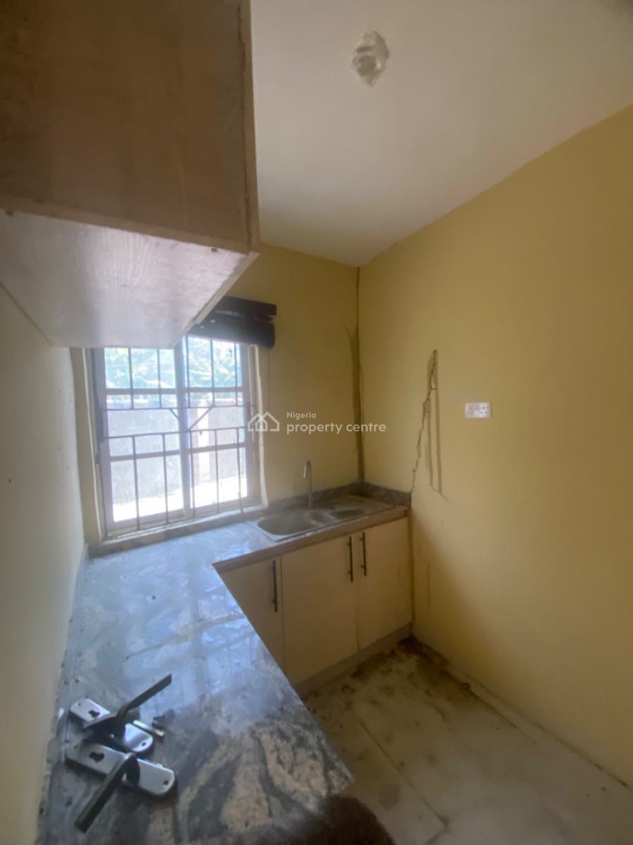 Luxuriously Spacious Self Contain, 18b Raimat Close Bankole Ibeju Lekki, Aiyeteju Town, Ibeju Lekki, Lagos, Self Contain (single Rooms) for Rent