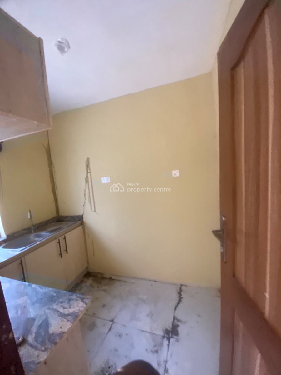 Luxuriously Spacious Self Contain, 18b Raimat Close Bankole Ibeju Lekki, Aiyeteju Town, Ibeju Lekki, Lagos, Self Contain (single Rooms) for Rent