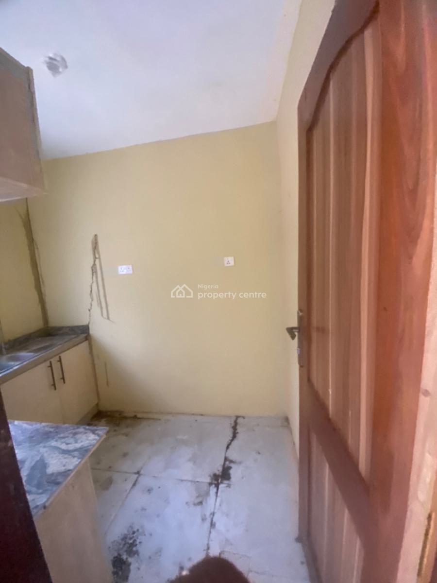 Luxuriously Spacious Self Contain, 18b Raimat Close Bankole Ibeju Lekki, Aiyeteju Town, Ibeju Lekki, Lagos, Self Contain (single Rooms) for Rent