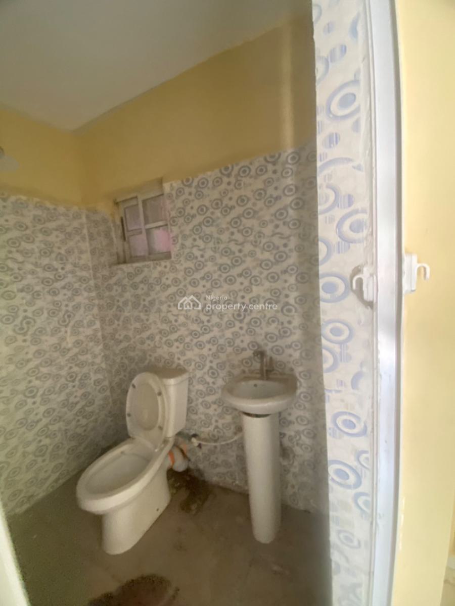 Luxuriously Spacious Self Contain, 18b Raimat Close Bankole Ibeju Lekki, Aiyeteju Town, Ibeju Lekki, Lagos, Self Contain (single Rooms) for Rent