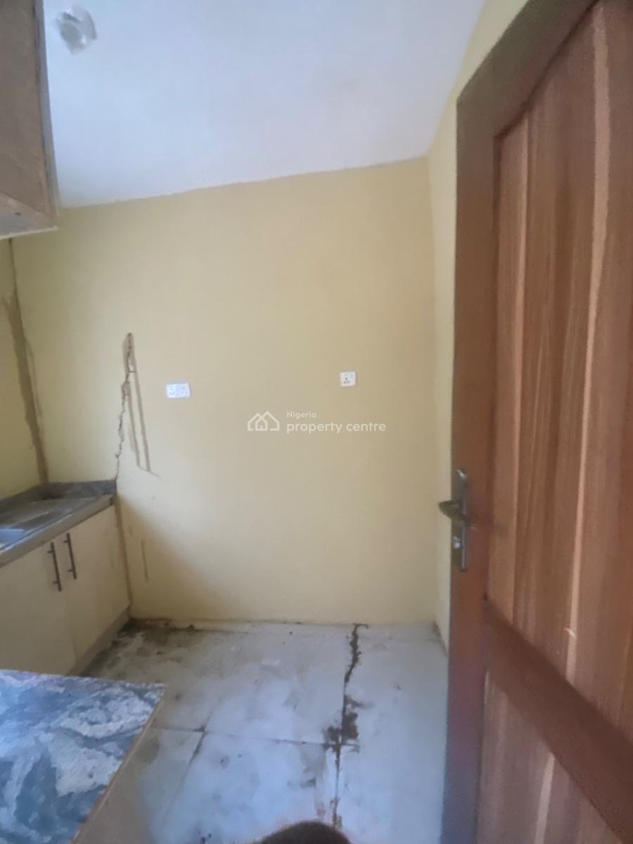 Luxuriously Spacious Self Contain, 18b Raimat Close Bankole Ibeju Lekki, Aiyeteju Town, Ibeju Lekki, Lagos, Self Contain (single Rooms) for Rent