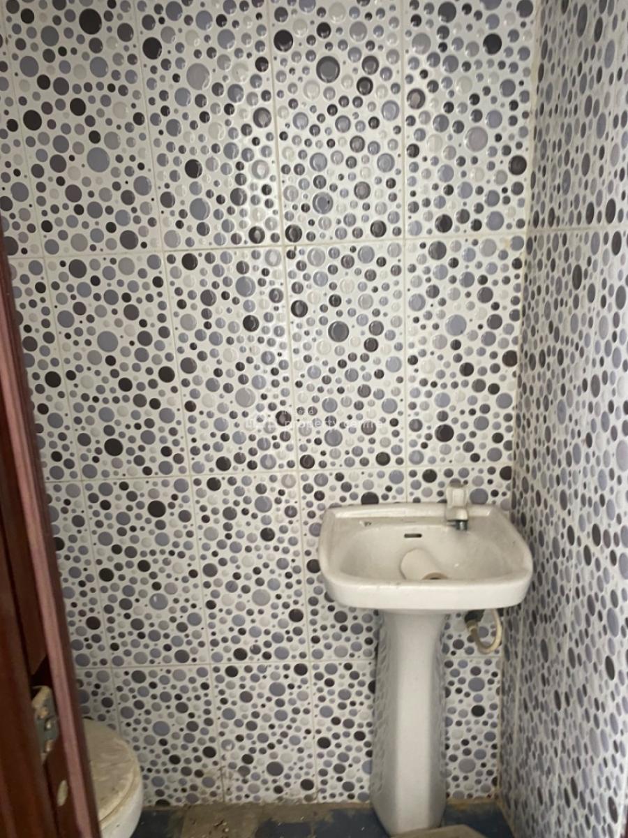 Luxuriously Standard Quality Shop, 15 B Segun Street, Close, Bogije, Ibeju Lekki, Lagos, Shop for Rent