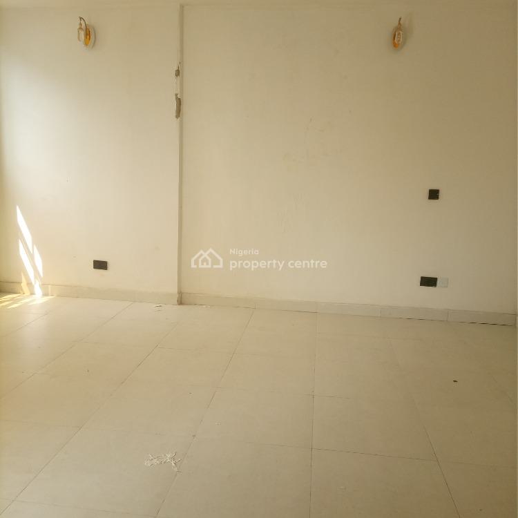 For Rent A Master Bedroom In Shared Apartment, New Road, Lekki, Lagos