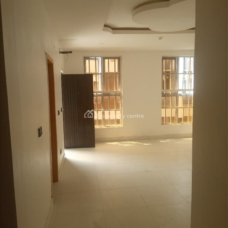 For Rent A Master Bedroom In Shared Apartment, New Road, Lekki, Lagos