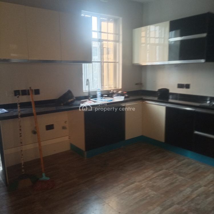 For Rent A Master Bedroom In Shared Apartment, New Road, Lekki, Lagos