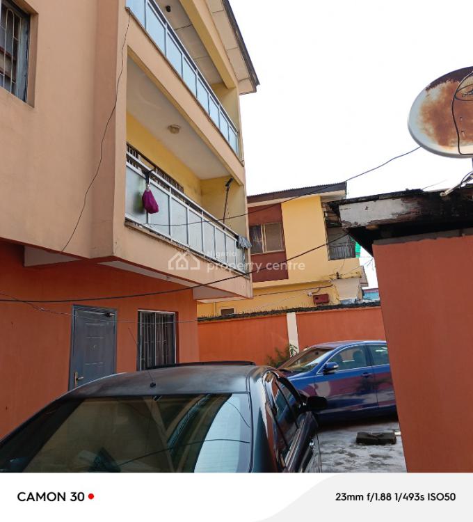 Executive &luxury 3 Bedroom Flat ( Upstairs), Ola Tunde Onimole, Surulere, Lagos, Flat / Apartment for Rent