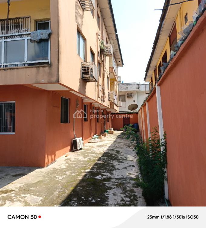Executive &luxury 3 Bedroom Flat ( Upstairs), Ola Tunde Onimole, Surulere, Lagos, Flat / Apartment for Rent