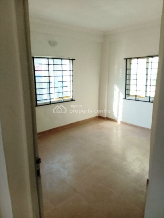 Very Spacious, Luxury 2 Bedroom Apartment, Abeokuta Street, Ebute Metta East, Yaba, Lagos, Flat / Apartment for Rent