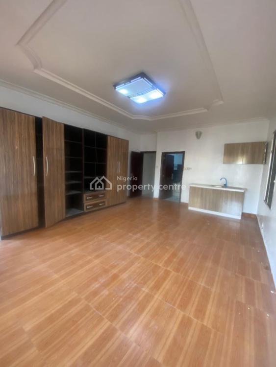 House, 18  Trinity Street, Lekki, Lagos, Self Contain (single Rooms) for Rent