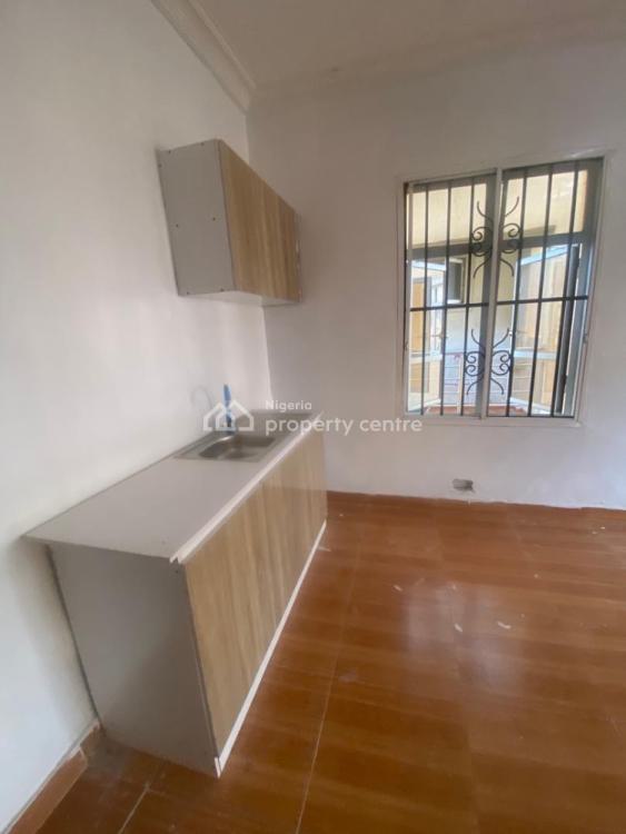 House, 18  Trinity Street, Lekki, Lagos, Self Contain (single Rooms) for Rent