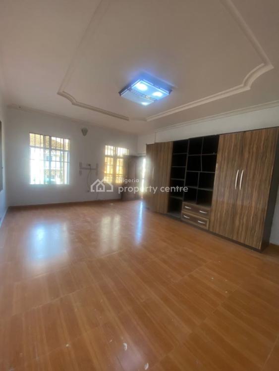 House, 18  Trinity Street, Lekki, Lagos, Self Contain (single Rooms) for Rent