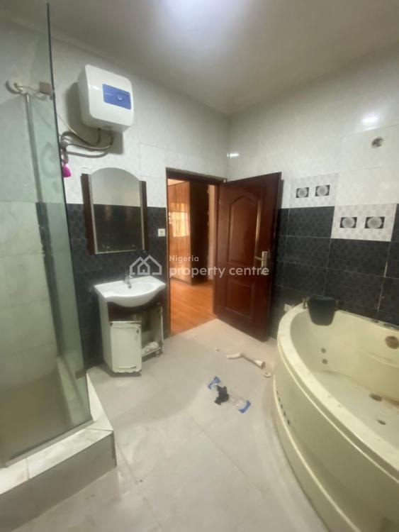 House, 18  Trinity Street, Lekki, Lagos, Self Contain (single Rooms) for Rent