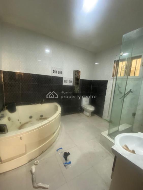 House, 18  Trinity Street, Lekki, Lagos, Self Contain (single Rooms) for Rent