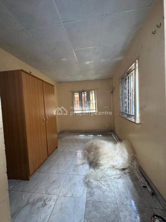 Renovated 2 Bedroom Ensuite Apartment, Off Herbert Macaulay Way, Yaba, Lagos, Flat / Apartment for Rent