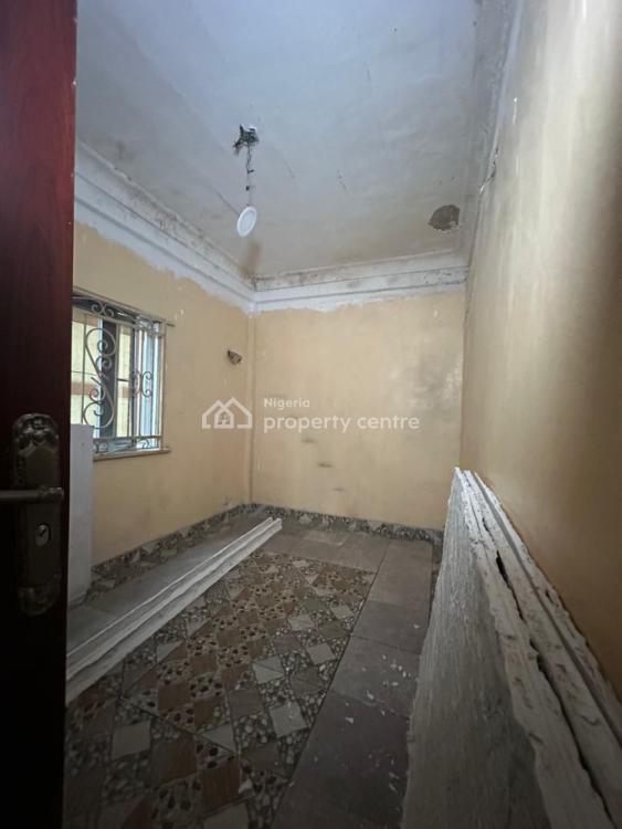 Renovated 2 Bedroom Ensuite Apartment, Off Herbert Macaulay Way, Yaba, Lagos, Flat / Apartment for Rent