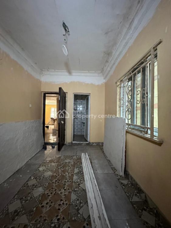 Renovated 2 Bedroom Ensuite Apartment, Off Herbert Macaulay Way, Yaba, Lagos, Flat / Apartment for Rent