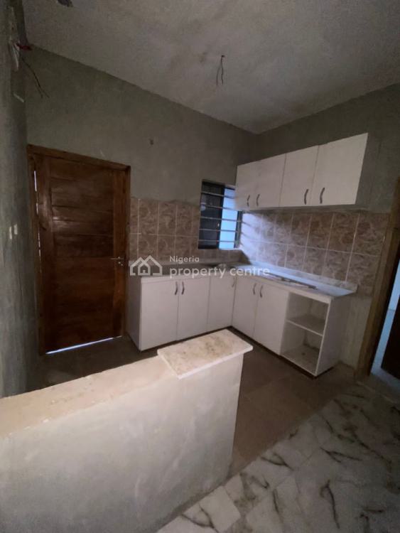 Lovely 2 Bedroom Flat, Charlie Boy, Gbagada, Lagos, Flat / Apartment for Rent