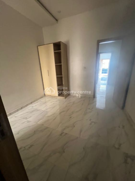 Big Room in a Shared Apartment, Chevron, Lekki Expressway, Lekki, Lagos, Flat / Apartment for Rent